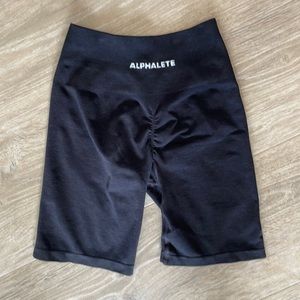 Black amplify biker shorts!